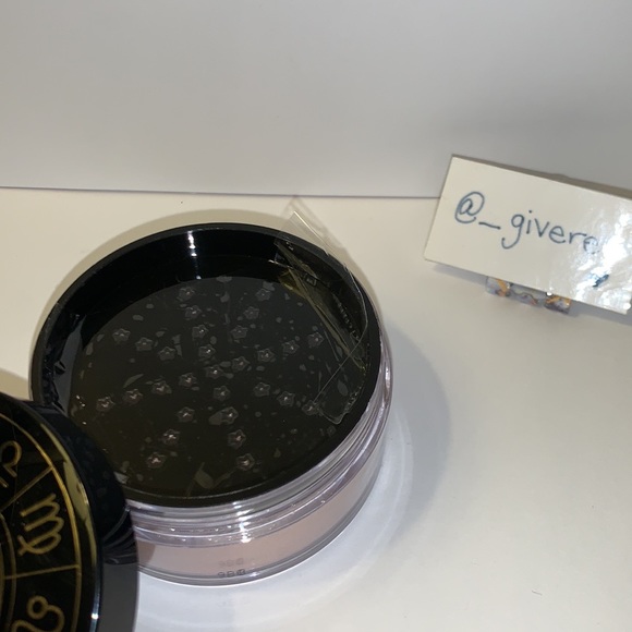 Written In The Stars MegaGlo Loose Highlighting Powder - Picture 2 of 11
